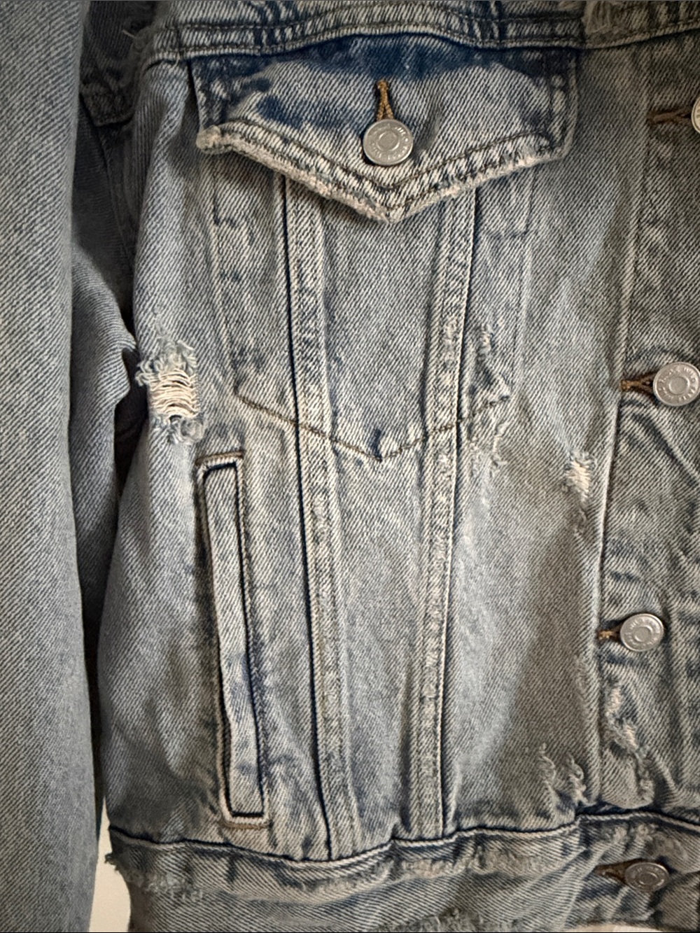 wild fable Washed Light Blue Distressed Denim Jacket - size Medium !!BRAND NEW!! - Picture 4 of 11
